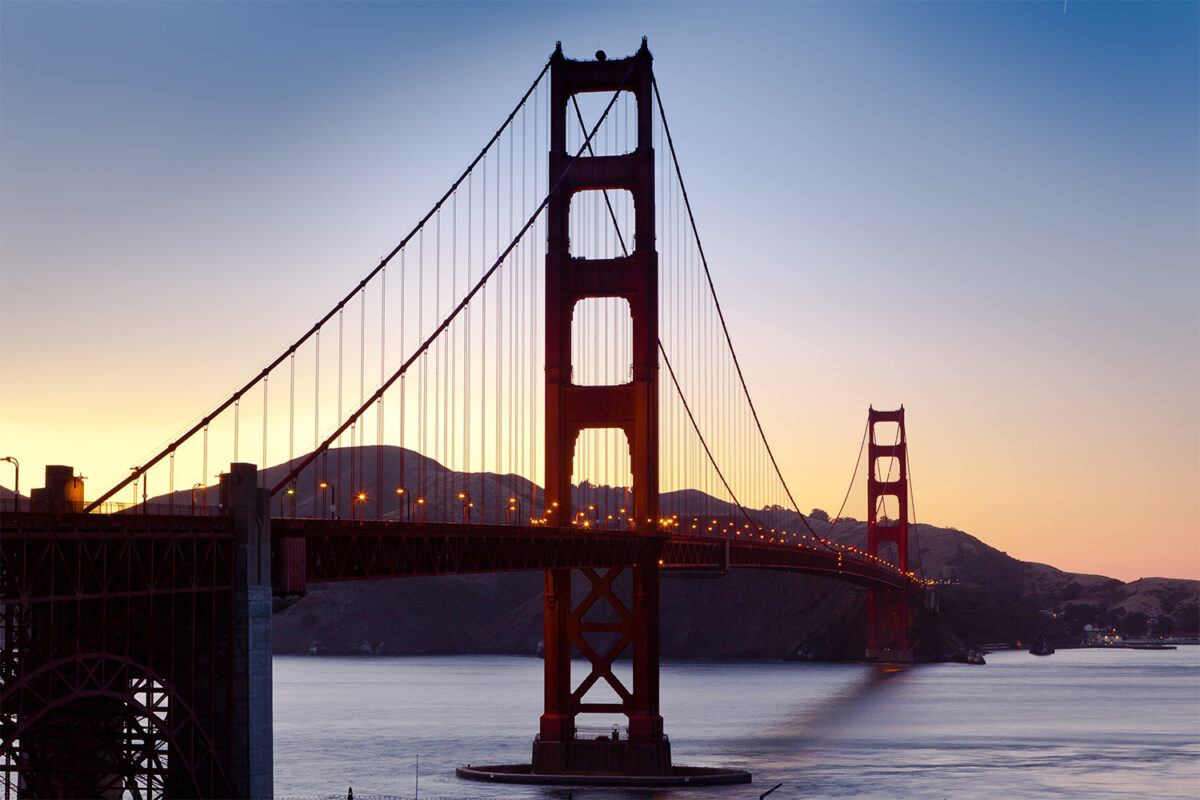 San Francisco Golden Gate Bridge at dusk.